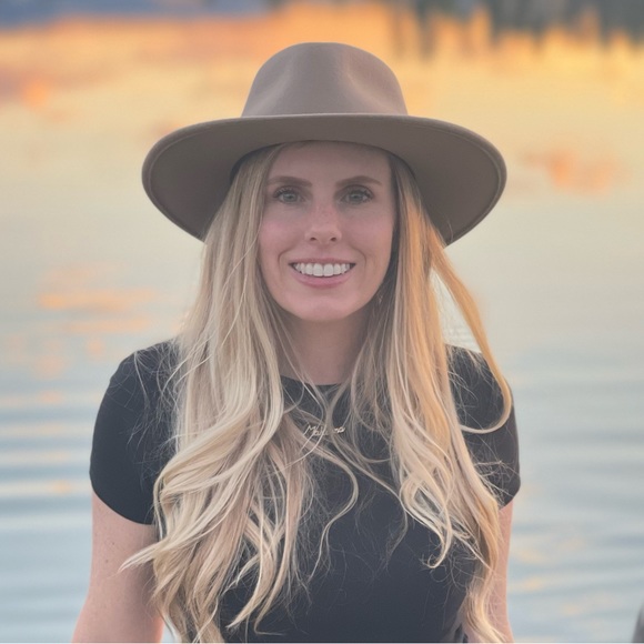 Meet your Posher, Katie - Picture 1 of 1